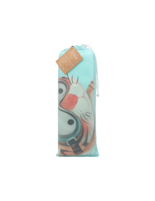 La toalla de playa o piscina de Kiokids es perfecta para abrazar a tu bebé después del baño.