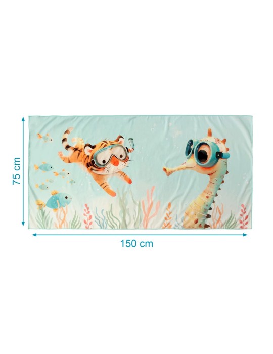La toalla de playa o piscina de Kiokids es perfecta para abrazar a tu bebé después del baño.