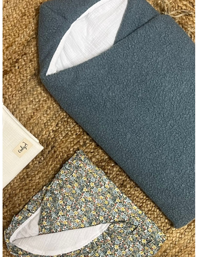 Saco Capazo con Capucha Pepo Azul Bambula Blanco